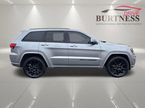Used 2020 Jeep Grand Cherokee Altitude AWD/4WD image 10