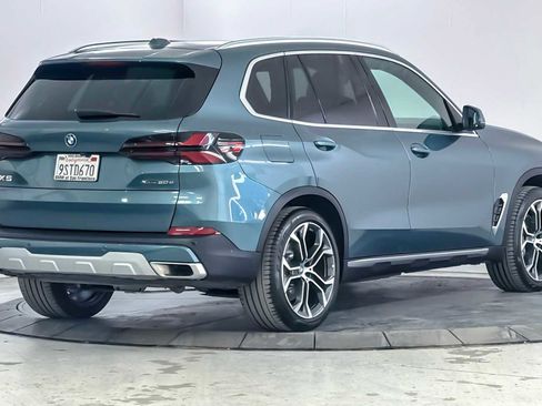 Used 2025 BMW X5 xDrive50e w/ Premium Package image 2