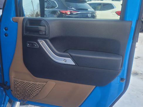 Used 2011 Jeep Wrangler Unlimited Rubicon w/ Dual Top Group image 18