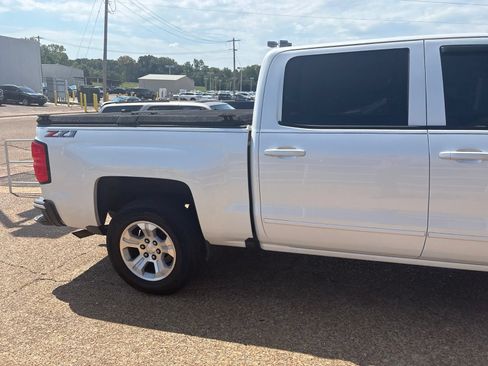 Used 2018 Chevrolet Silverado 1500 LT w/ All Star Edition AWD/4WD image 10