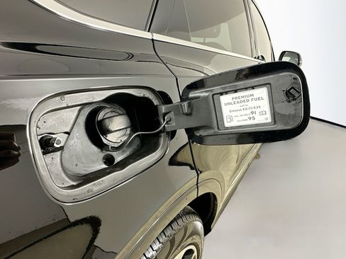 Used 2022 Bentley Bentayga AWD/4WD image 37