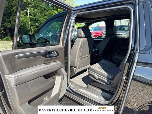 Used 2025 Chevrolet Suburban RST w/ Comfort Package AWD/4WD image 18