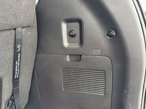 Used 2024 Kia Carnival LX image 38