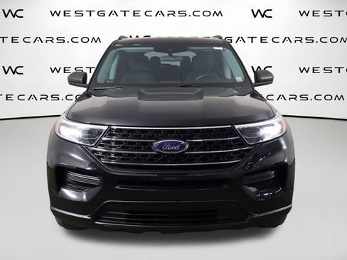 Used 2021 Ford Explorer XLT RWD image 2