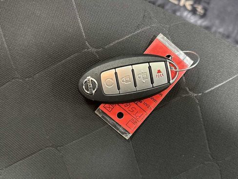 Used 2019 Nissan Kicks SR image 30