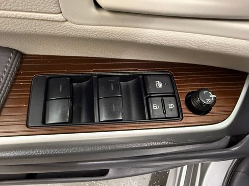 Used 2024 Toyota Sienna LE AWD/4WD image 10