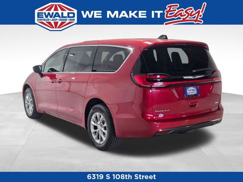 New 2026 Chrysler Pacifica Select image 16