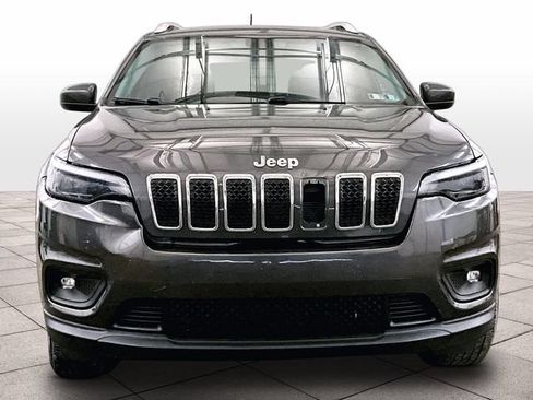 Used 2019 Jeep Cherokee Latitude Plus w/ Cold Weather Group AWD/4WD image 3