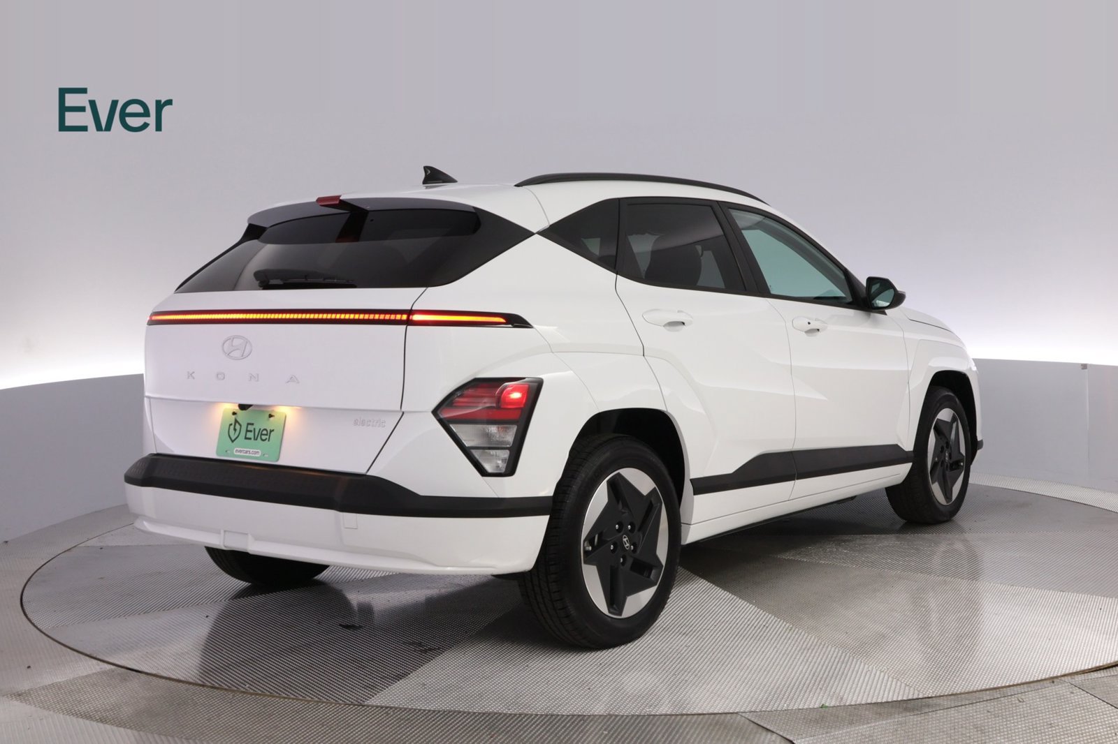 Used 2024 Hyundai Kona SEL FWD image 3