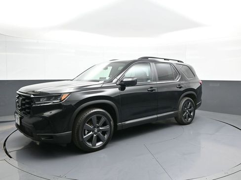 Certified 2023 Honda Pilot Sport image 10