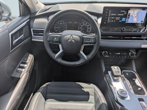 New 2026 Mitsubishi Outlander SE FWD image 17