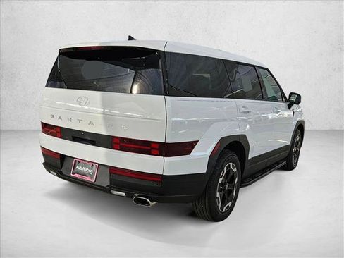 Used 2026 Hyundai Santa Fe SE FWD image 2
