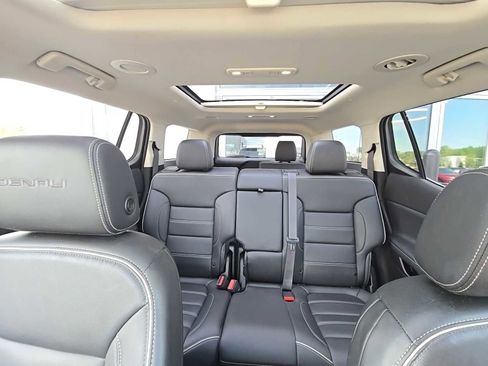 Used 2021 GMC Acadia Denali w/ Denali Ultimate Package AWD/4WD image 25