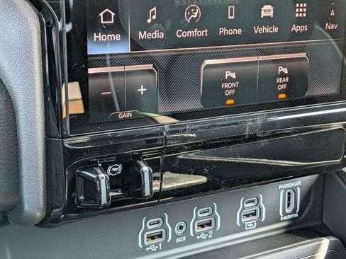 New 2026 RAM 1500 Laramie AWD/4WD image 13