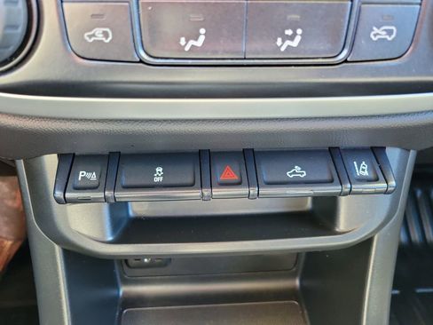 Used 2022 Chevrolet Colorado LT w/ Fleet Safety Package image 19