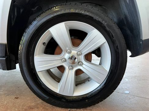 Used 2014 Jeep Compass Latitude FWD image 24