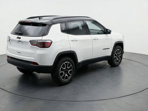 Used 2025 Jeep Compass Trailhawk AWD/4WD image 9
