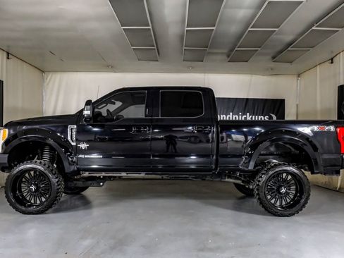 Used 2019 Ford F250 Lariat w/ Lariat Ultimate Package AWD/4WD image 11