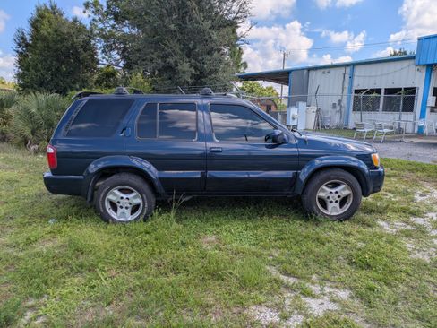 Used 2003 INFINITI QX4 4WD image 3