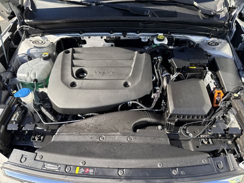 Used 2025 Volvo XC40 B5 Core image 36