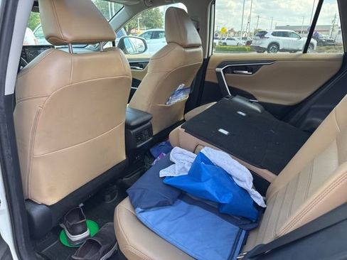 Used 2020 Toyota RAV4 Limited image 24