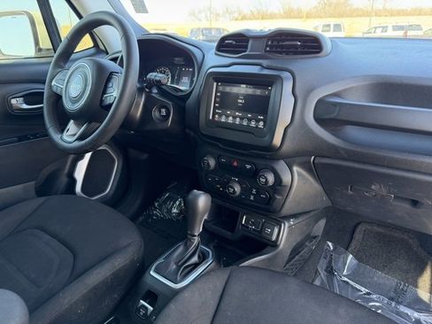 Used 2019 Jeep Renegade Latitude image 10