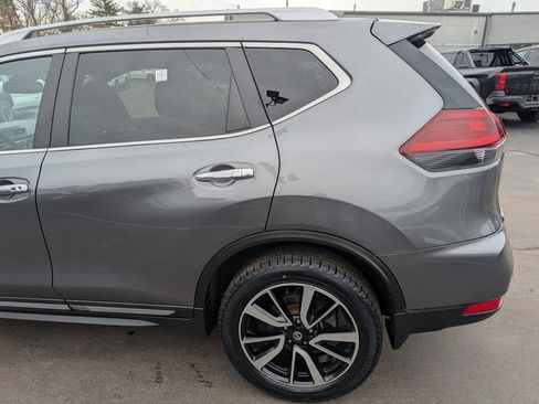 Used 2019 Nissan Rogue SL w/ Premium Package image 4