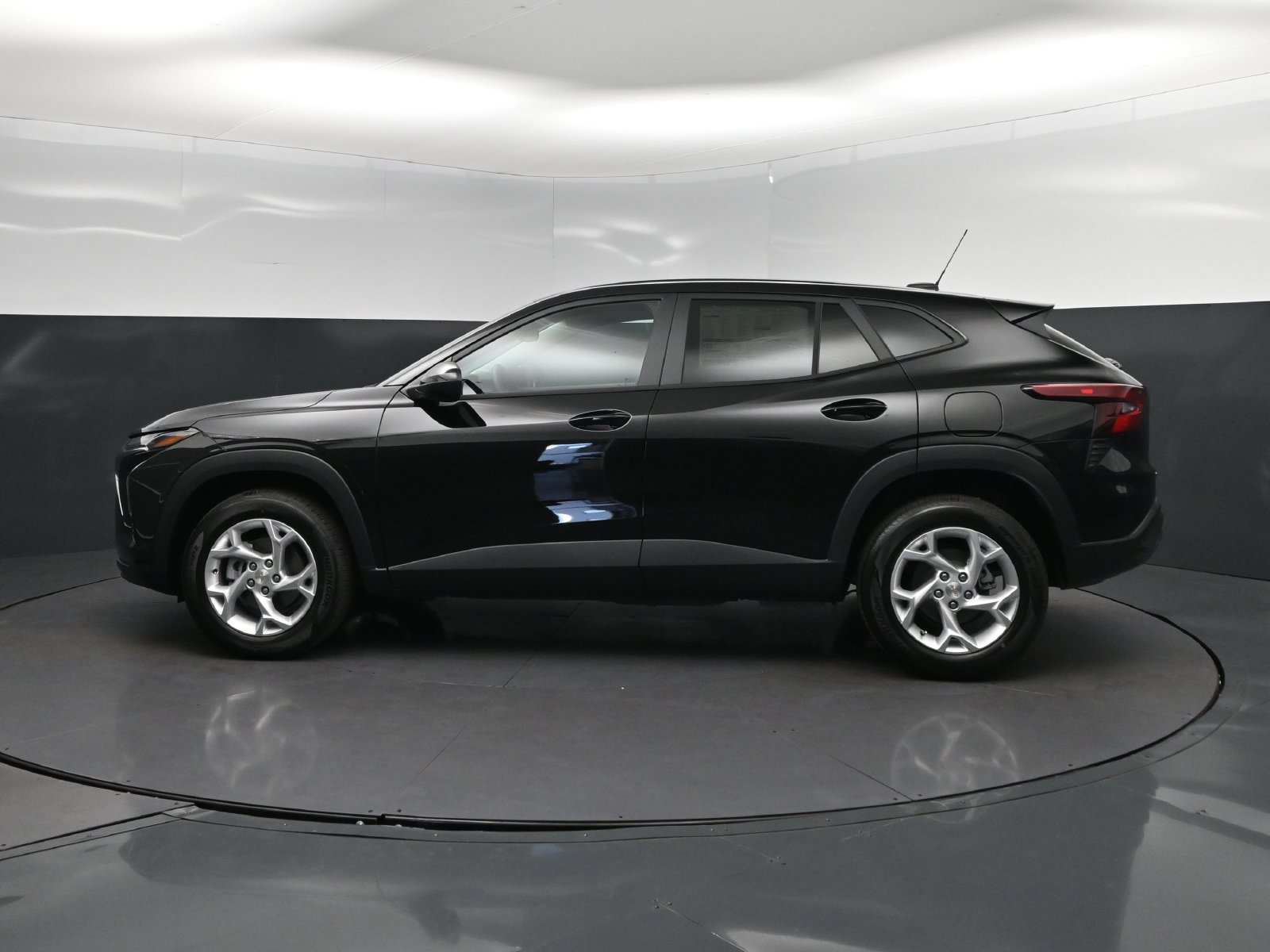 New 2026 Chevrolet Trax LS w/ LS Convenience Package FWD image 4