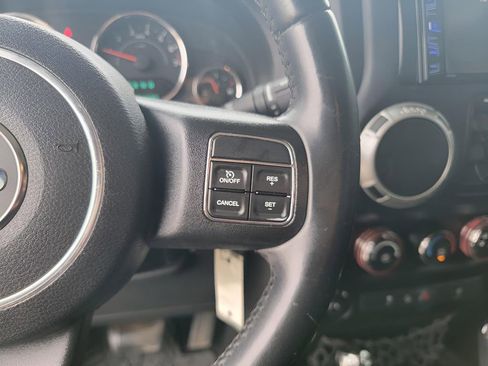 Used 2015 Jeep Wrangler Unlimited Sahara w/ Connectivity Group image 15