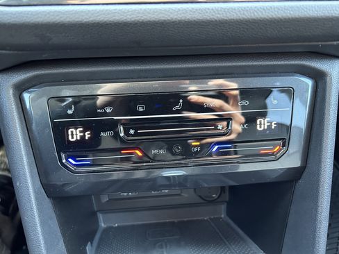 Certified 2024 Volkswagen Tiguan SE image 15