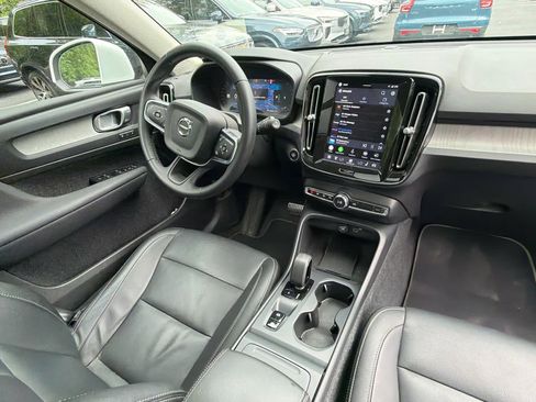 Used 2025 Volvo XC40 B5 Core AWD/4WD image 18