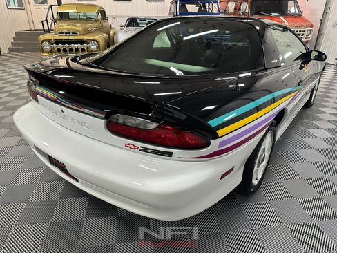 Used 1993 Chevrolet Camaro Z28 RWD image 8