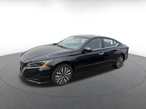 Used 2025 Nissan Altima 2.5 SV FWD image 8