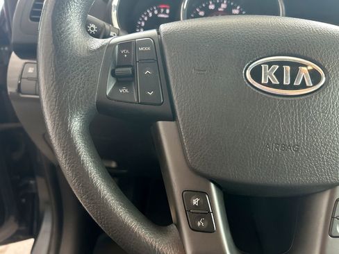 Used 2011 Kia Sorento LX w/ Convenience Pkg FWD image 16