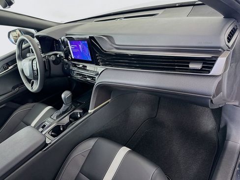 Used 2025 Toyota Camry SE image 29