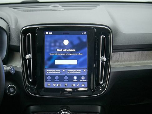 Certified 2023 Volvo XC40 B5 Ultimate w/ Protection Package Premier AWD/4WD image 26