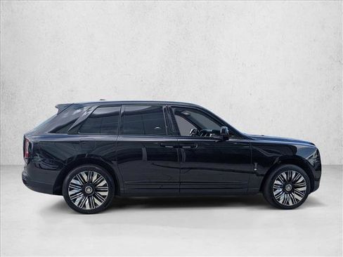 Used 2024 Rolls-Royce Cullinan image 4