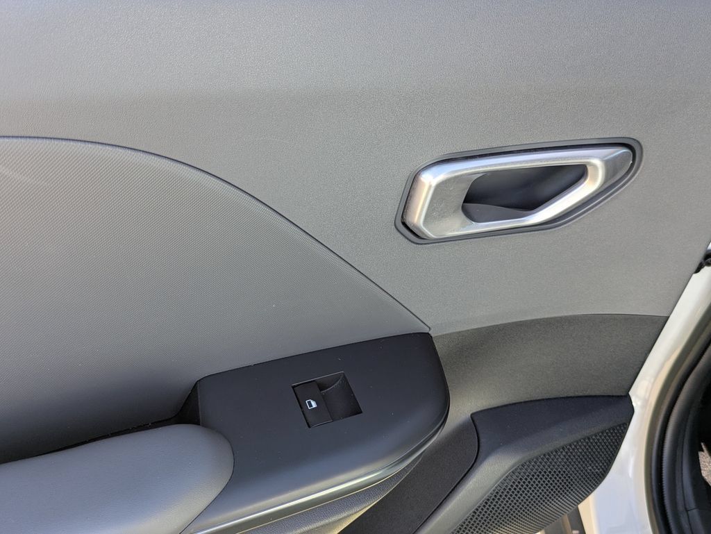 Used 2025 Kia K4 FWD image 7
