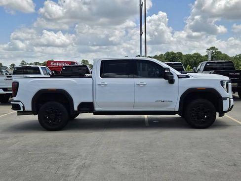 Used 2024 GMC Sierra 2500 AT4 w/ AT4 Premium Plus Package AWD/4WD image 4