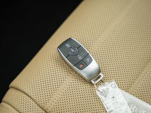 Certified 2025 Mercedes-Benz GLS 450 4MATIC image 50