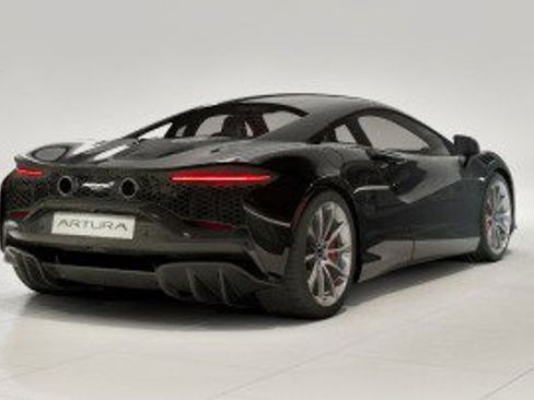 Used 2024 McLaren Artura image 3