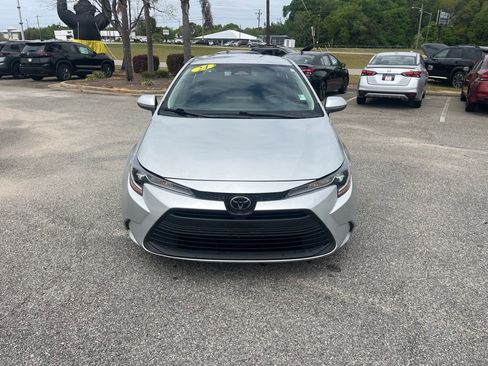 Used 2024 Toyota Corolla LE FWD image 2