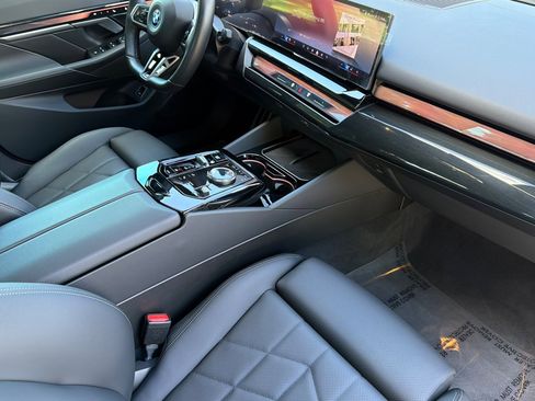 Used 2024 BMW i5 eDrive40i w/ M Sport Package RWD image 19