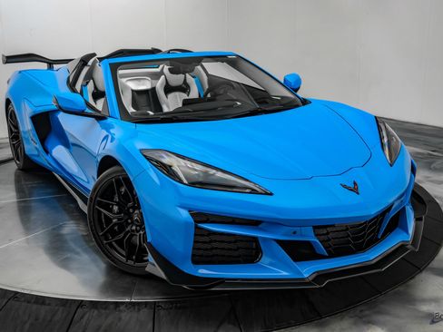 Used 2023 Chevrolet Corvette Z06 w/ Z07 Performance Package RWD image 31