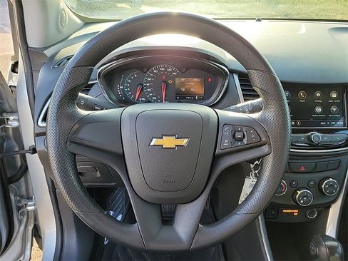 Used 2018 Chevrolet Trax LS image 20
