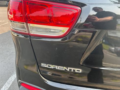 Used 2018 Kia Sorento AWD image 8