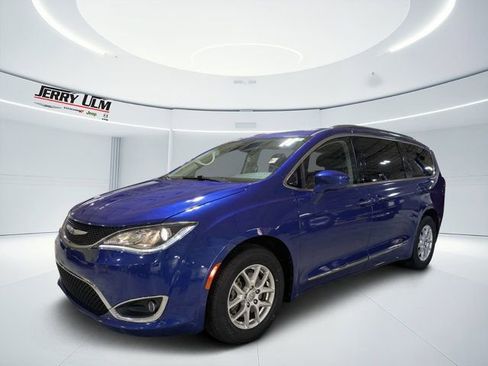 Used 2020 Chrysler Pacifica Touring-L FWD image 7
