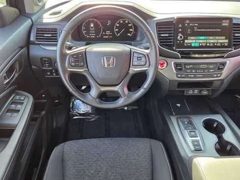 Used 2024 Honda Ridgeline Sport image 11