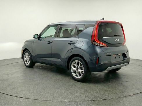 Used 2025 Kia Soul LX w/ LX Technology Package FWD image 5