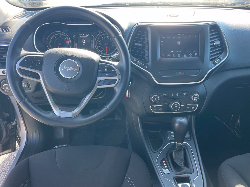 Used 2019 Jeep Cherokee Latitude w/ Cold Weather Group FWD image 4